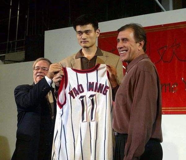 姚明在nba的第一年数据