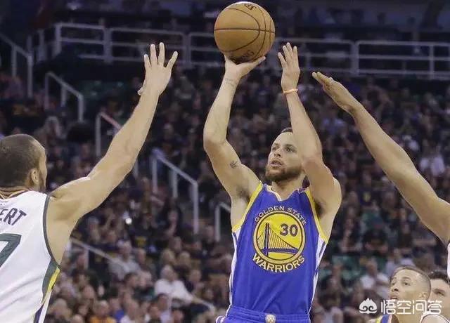 篮球比赛中明显进攻路线犯规